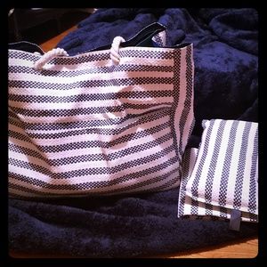 Beach tote w/pillow